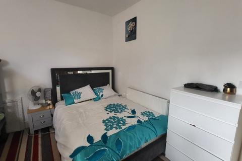 3 bedroom semi-detached house to rent, Redruth Street, Manchester