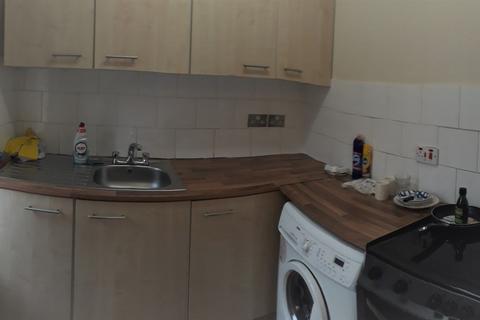 3 bedroom semi-detached house to rent, Dickenson Road, Manchester