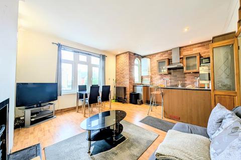 2 bedroom apartment for sale, Queens Road, London