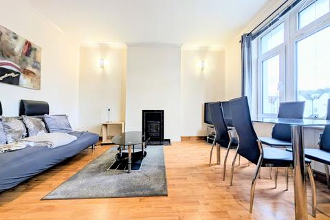 2 bedroom apartment for sale, Queens Road, London
