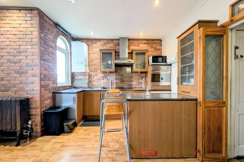 2 bedroom apartment for sale, Queens Road, London