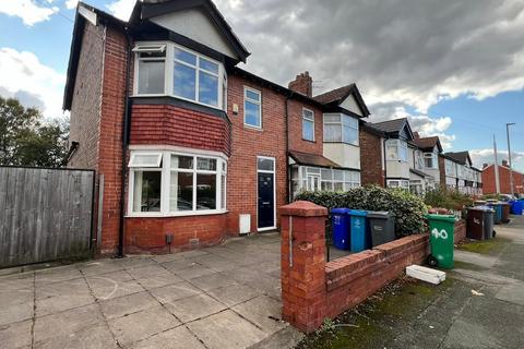 3 bedroom terraced house to rent, Kingswood Road, Manchester