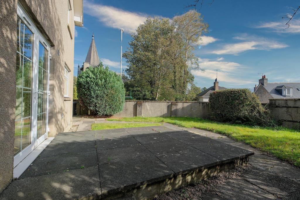 Patio & rear garden