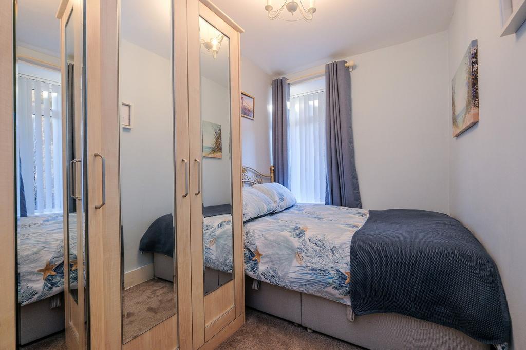 Bedroom alternative view