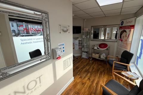 Hairdresser and barber shop to rent, 48 Holbrook Ln Coventry CV6 4AB