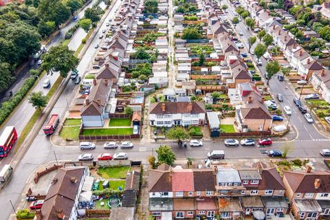 undefined, Severn Drive, Enfield EN1