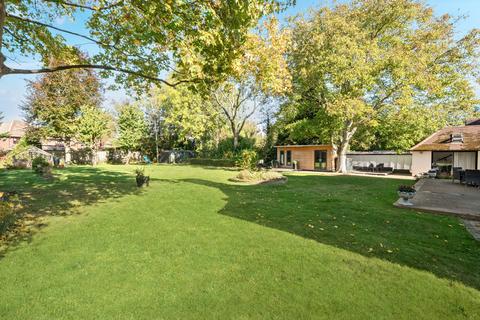 Hawksbrow Guildford Road, Fetcham, Leatherhead, KT22 9DY