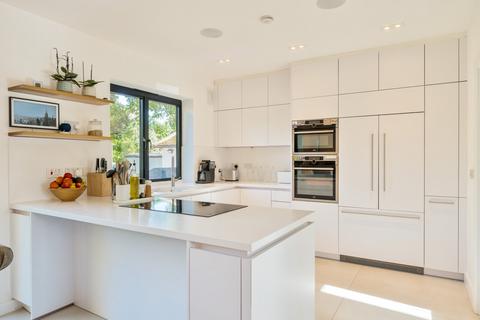 Hawksbrow Guildford Road, Fetcham, Leatherhead, KT22 9DY
