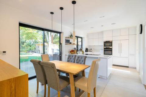 Hawksbrow Guildford Road, Fetcham, Leatherhead, KT22 9DY