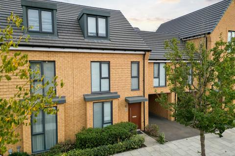 4 bedroom terraced house for sale, Crete Hall Road, Northfleet, Gravesend, Kent, DA11