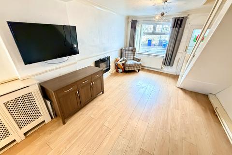 2 bedroom terraced house for sale, Gipsy Lane, Grays