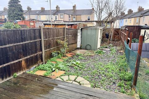 2 bedroom terraced house for sale, Gipsy Lane, Grays