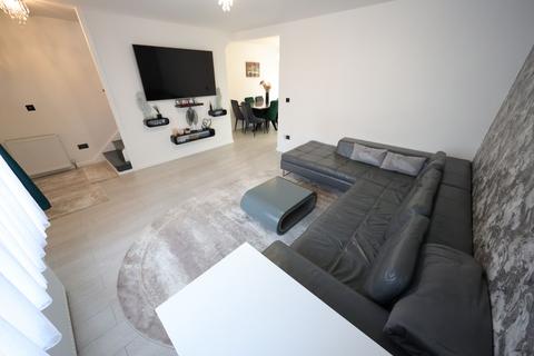 2 Alexandra Close, Grays, RM16 4TT