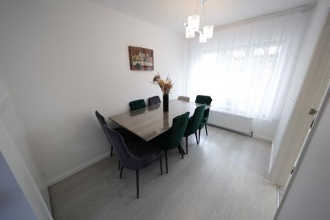 2 Alexandra Close, Grays, RM16 4TT