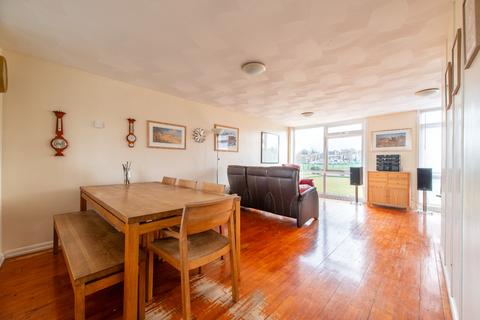 undefined, Weavers Close, Gravesend, Kent, DA11