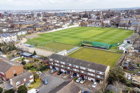4 bedroom terraced house for sale, Weavers Close, Gravesend, Kent, DA11
