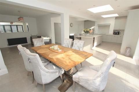 19 Downside Road, Sutton, SM2 5HR