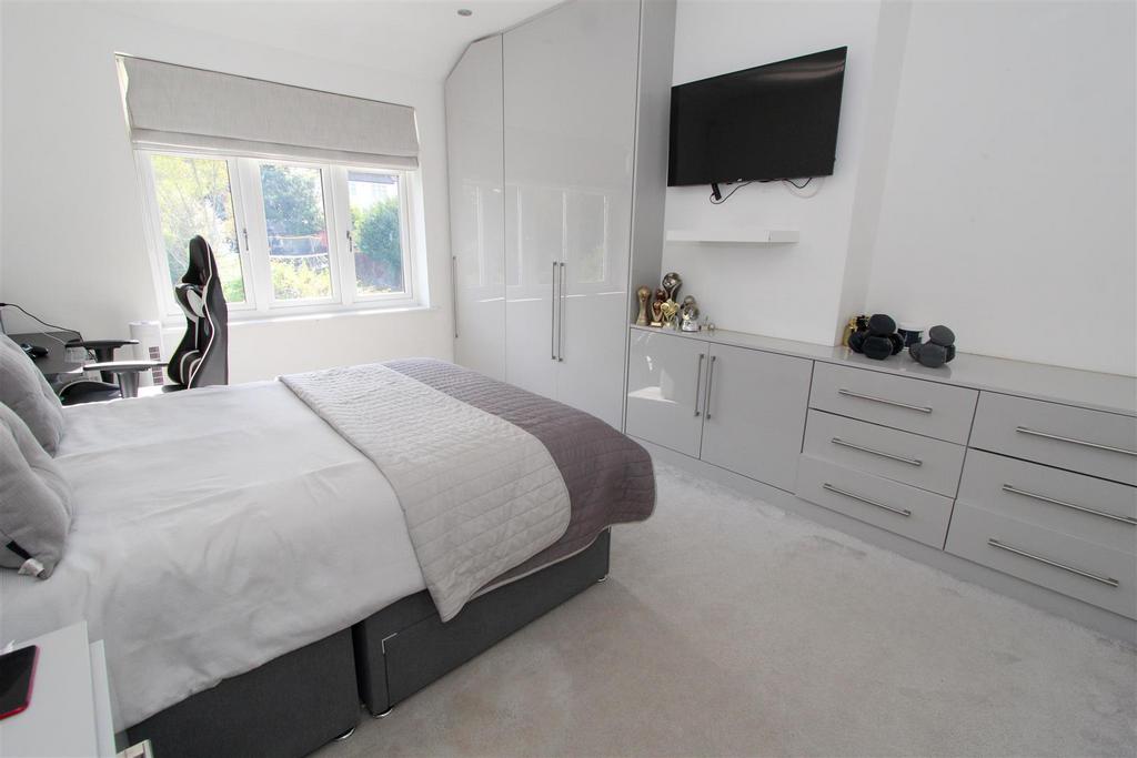 Bed 4.JPG