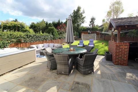 19 Downside Road, Sutton, SM2 5HR