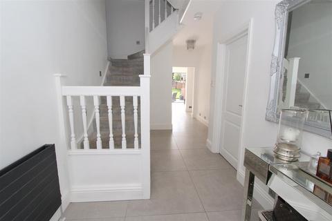 19 Downside Road, Sutton, SM2 5HR