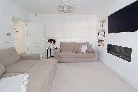 19 Downside Road, Sutton, SM2 5HR