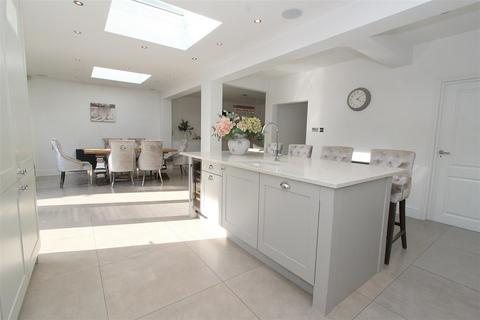 19 Downside Road, Sutton, SM2 5HR