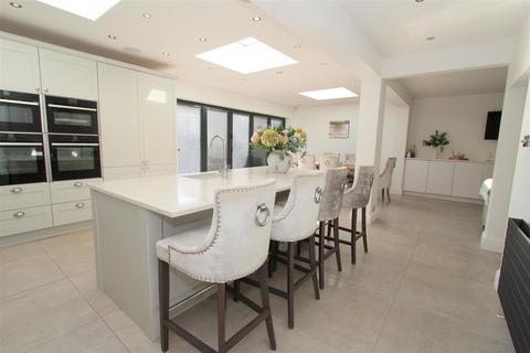 19 Downside Road, Sutton, SM2 5HR