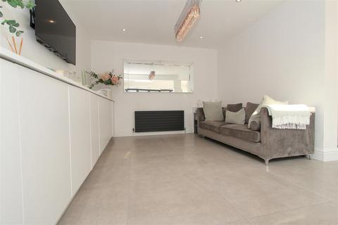 19 Downside Road, Sutton, SM2 5HR