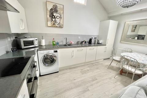 3 bedroom flat to rent, Kent Place, Ramsgate, Kent, CT11