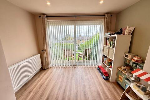 6 Cliff Gardens, Halifax, HX2 7DE
