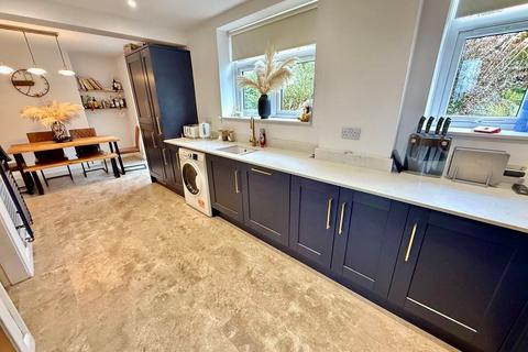 6 Cliff Gardens, Halifax, HX2 7DE