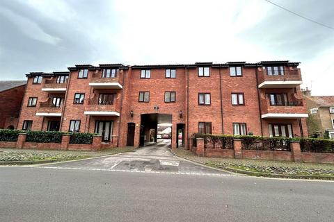 2 bedroom flat to rent, West Street, Yarm, TS15 9SQ