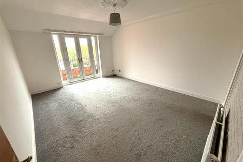 2 bedroom flat to rent, West Street, Yarm, TS15 9SQ