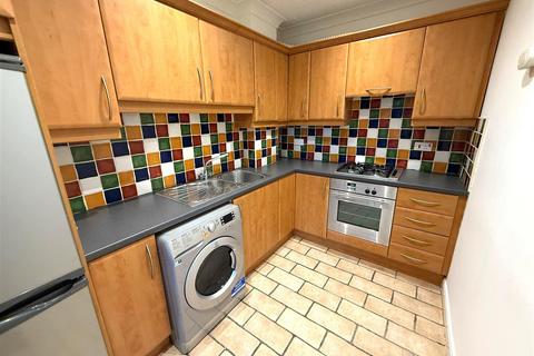 2 bedroom flat to rent, West Street, Yarm, TS15 9SQ