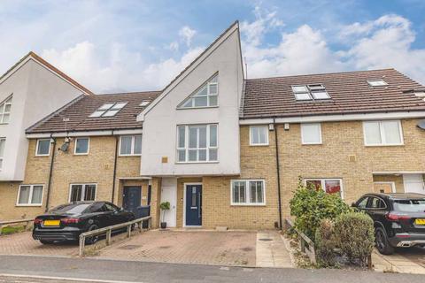 2a Green Lane, Datchet, Slough, SL3 9EX