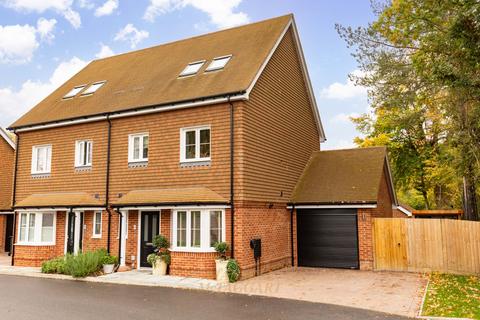 4 bedroom semi-detached house for sale, Sinden Heath, East Grinstead RH19