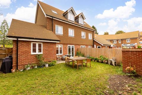 4 bedroom semi-detached house for sale, Sinden Heath, East Grinstead RH19