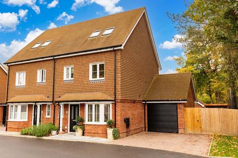 4 bedroom semi-detached house for sale, Sinden Heath, East Grinstead RH19