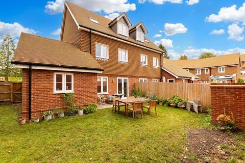 4 bedroom semi-detached house for sale, Sinden Heath, East Grinstead RH19