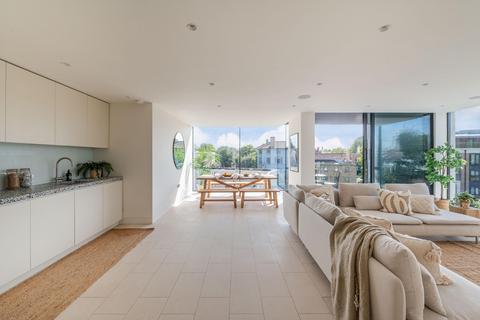 3 bedroom flat to rent, Latitude House, Oval Road, London, NW1