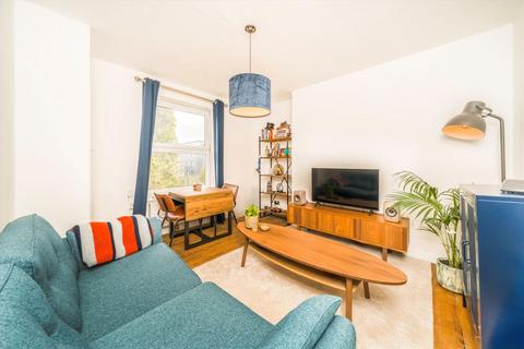 2 bedroom flat to rent, Warburton Street, London E8