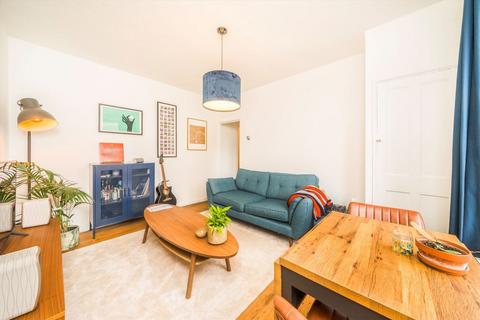 2 bedroom flat to rent, Warburton Street, London E8