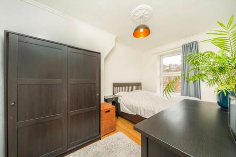 2 bedroom flat to rent, Warburton Street, London E8