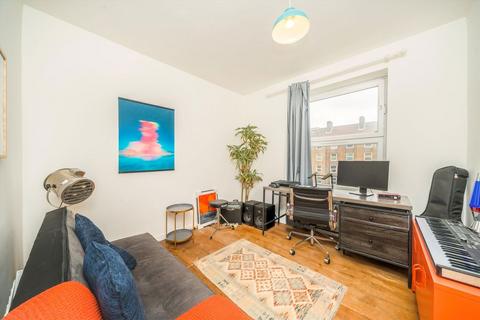 2 bedroom flat to rent, Warburton Street, London E8