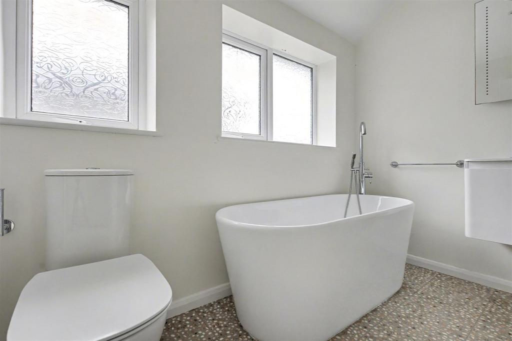 Bathroom 2.jpeg