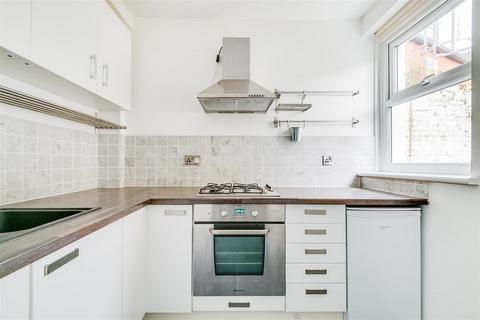 2 bedroom flat to rent, Fulham Palace Road, London