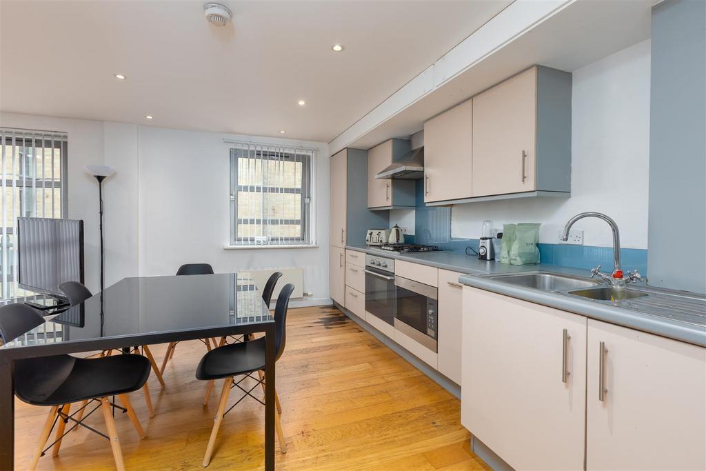 Tudor court 8 kitchen.jpg