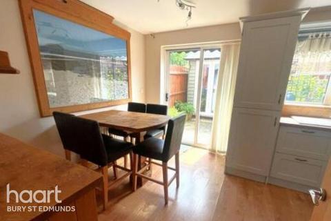 4 bedroom terraced house to rent, Wagtail Drive, BURY ST EDMUNDS