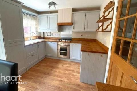 4 bedroom terraced house to rent, Wagtail Drive, BURY ST EDMUNDS
