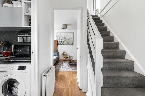 18 Clementine Close, London, W13 9UB